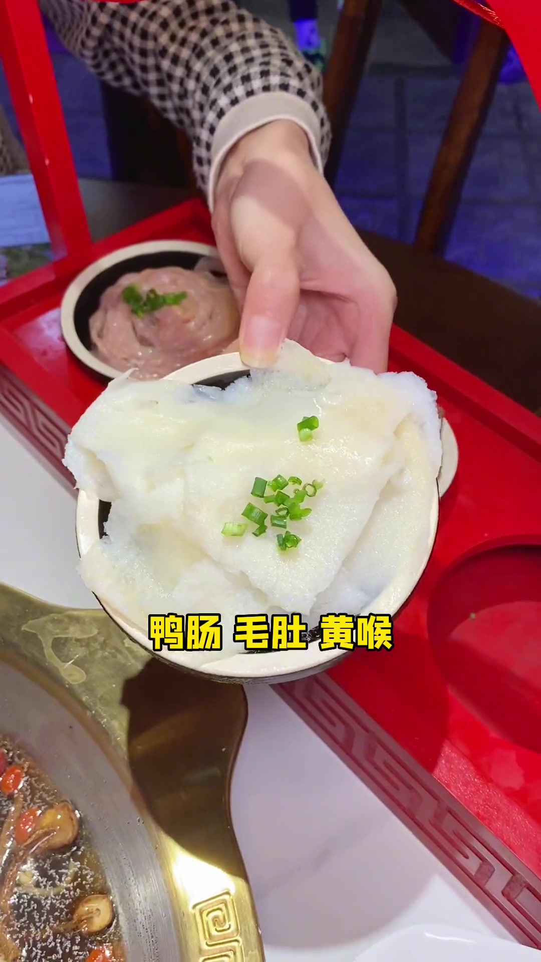 石狮八七路这家重庆老火锅,锅底正宗菜品新鲜!环境也是古色古香的～爱吃火锅的赶紧冲!