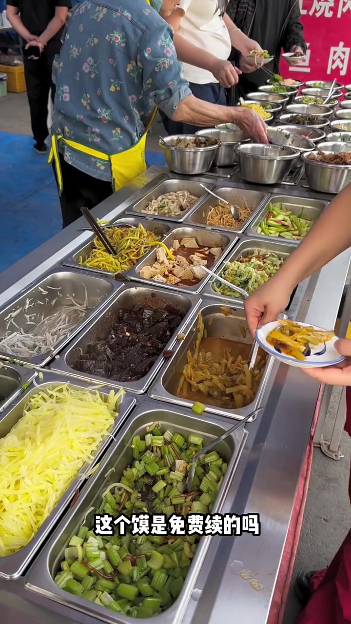 山西运城特色美食《面汤煮馍》这大概是山西孩子从小吃到大的饭吧