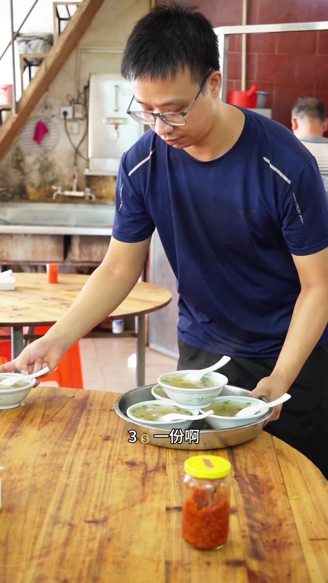 比我年纪还大得多的猪脚饭,一开就是几十个年头!在惠州要吃猪脚饭还得去老水口