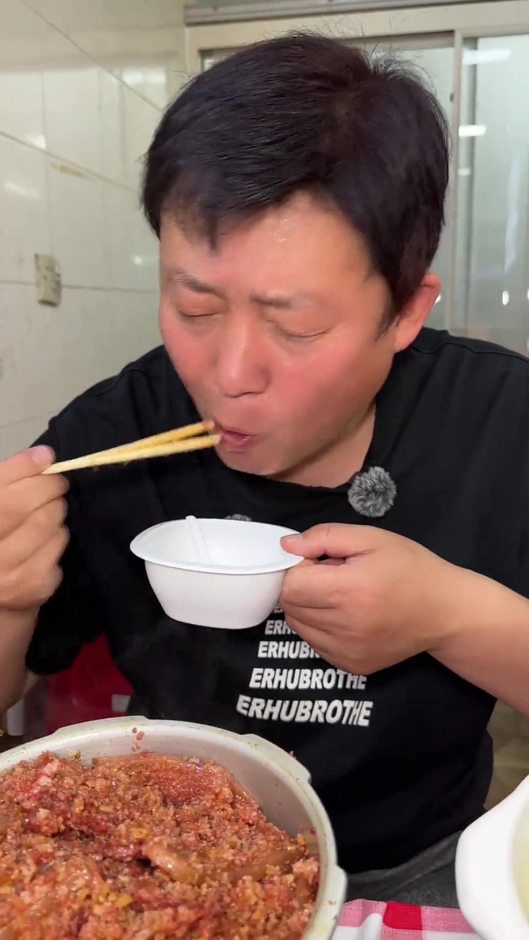 今天去吃一个狠地方,武汉的粉蒸肉大王,地道的湖北菜味道挠挠的