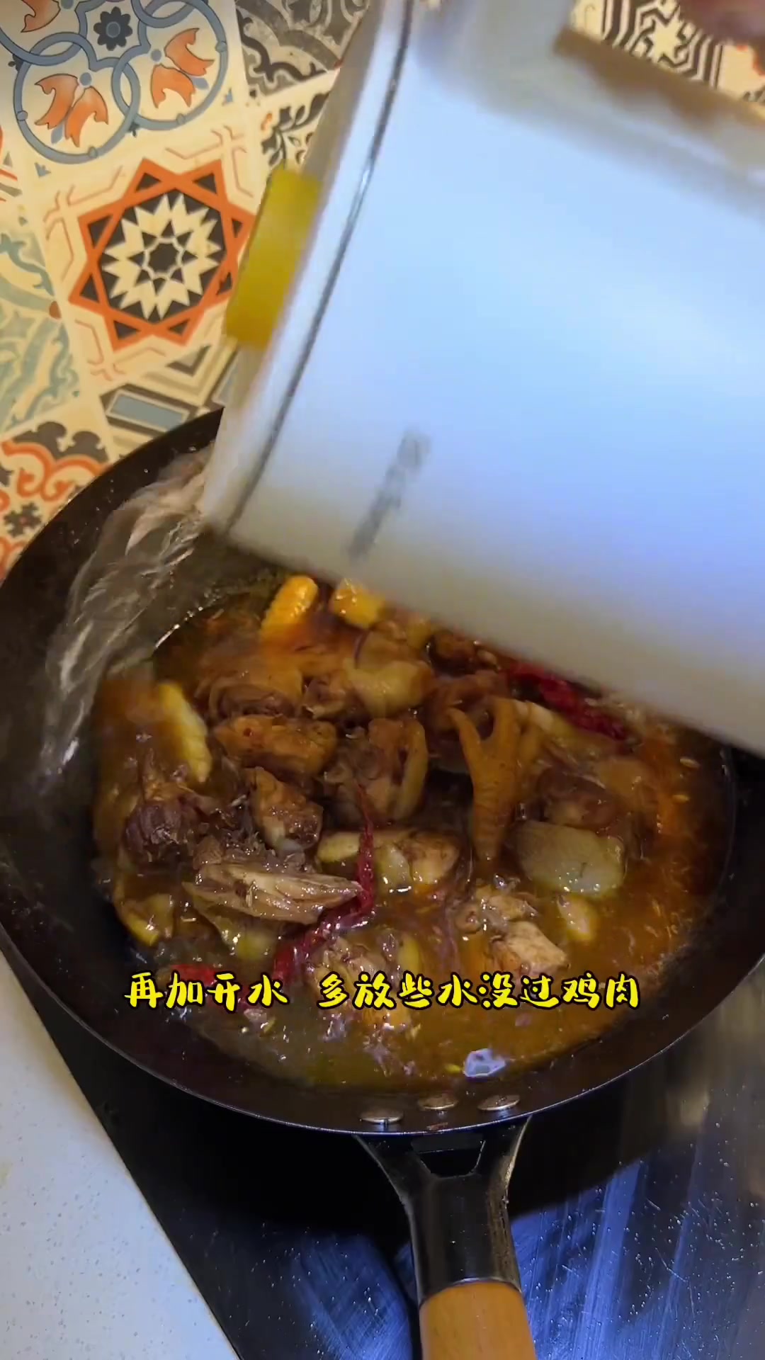 土鸡焖饼子香迷糊啦,快给你对象做去!