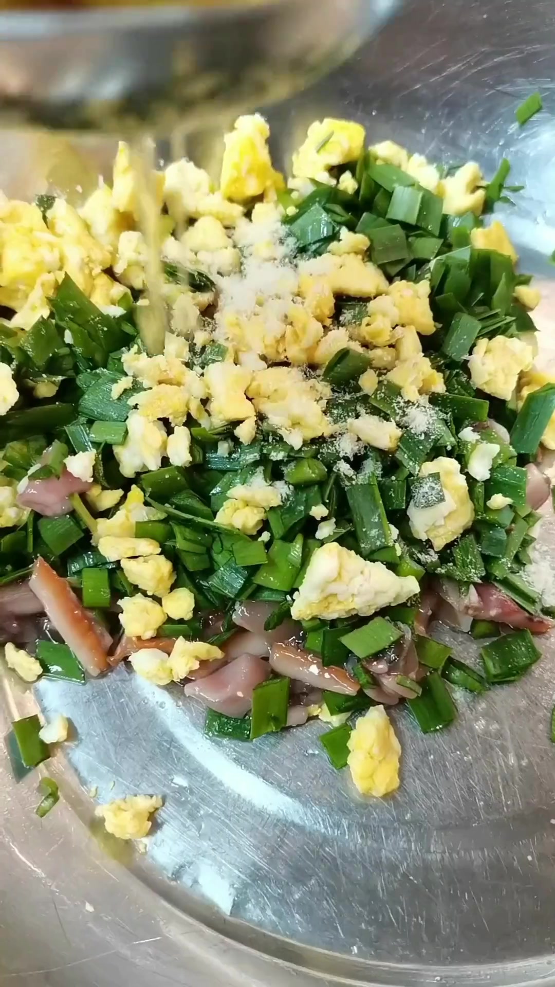 用凉菜吃杯辫让大姐包饺子,看这过程超有趣!