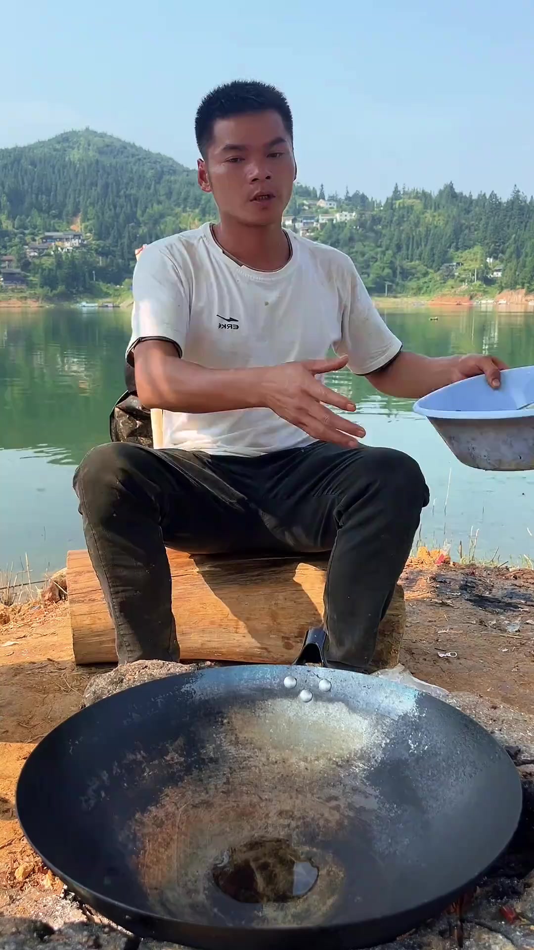 钓了三条白鳜几条斑鳜一条土鲶鱼 中午就吃麻辣火锅鱼 老铁们