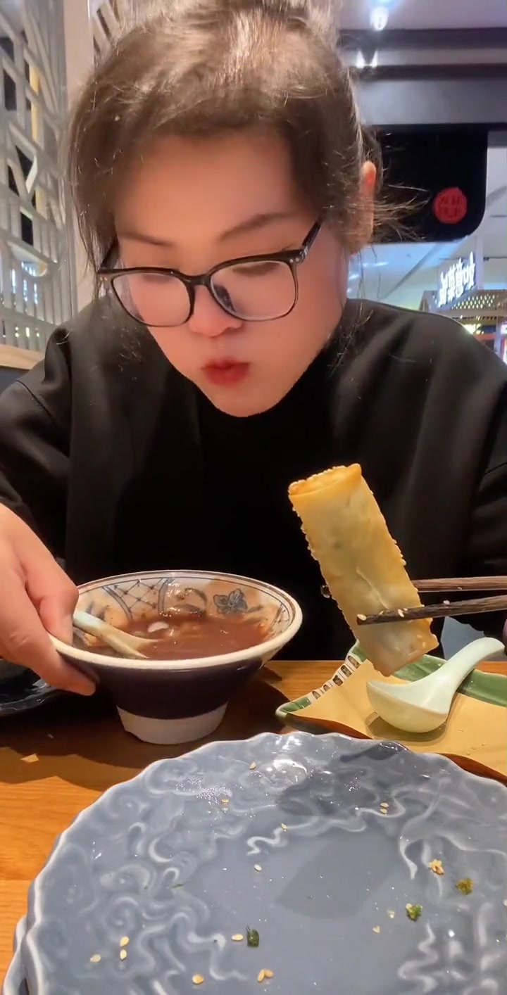 苏式早点超赞,生煎馄饨春卷,甜茶豆浆香迷糊啦