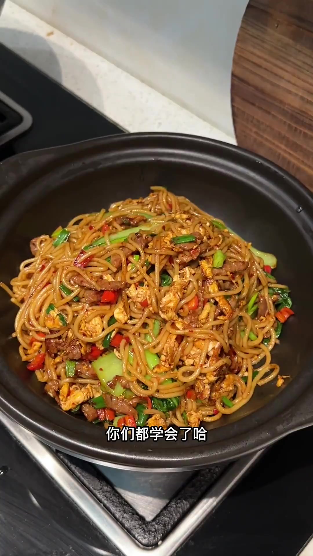 又是嗦粉的一天，炒粉煮粉都给你们安排上了，做法简单，大家赶快试一下