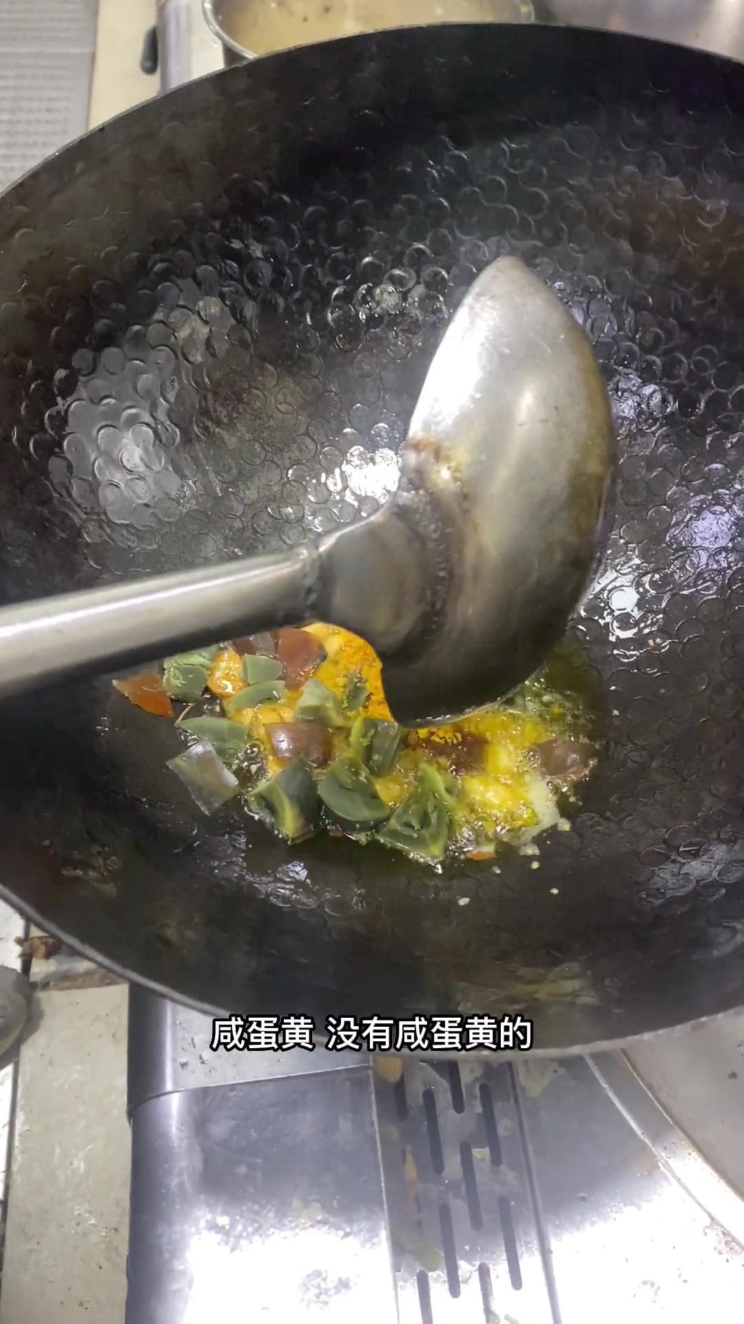 先吃菜，再喝汤，清淡爽口的上汤娃娃菜，色香味全，营养好消化