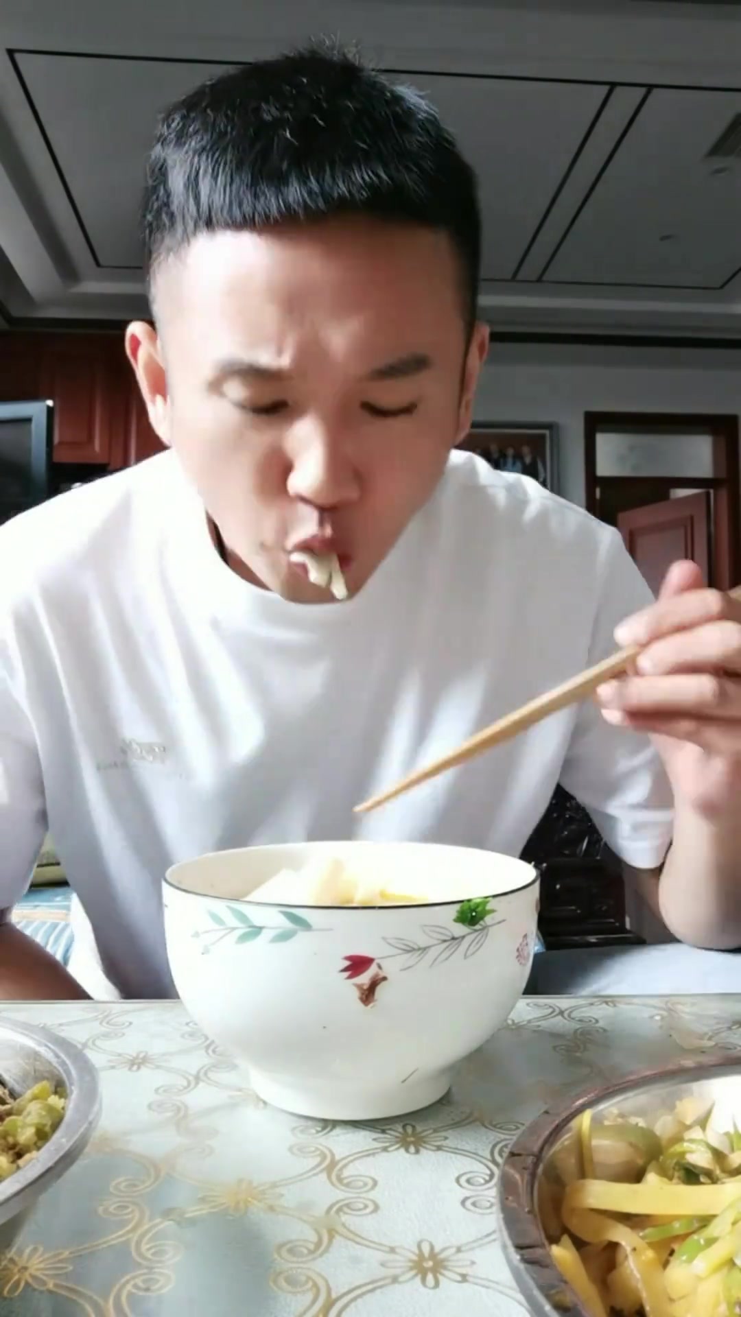 回来特意煮皮带面,还有羊肉香参哦