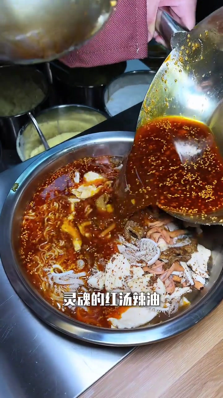 带南方媳妇挑战特辣的成都冒菜!