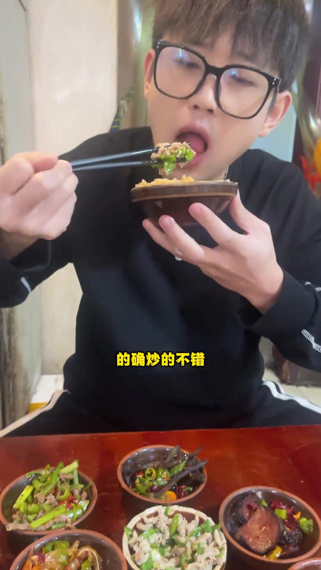 吃小钵子菜，生意超火！营业额惊人，座位靠抢！