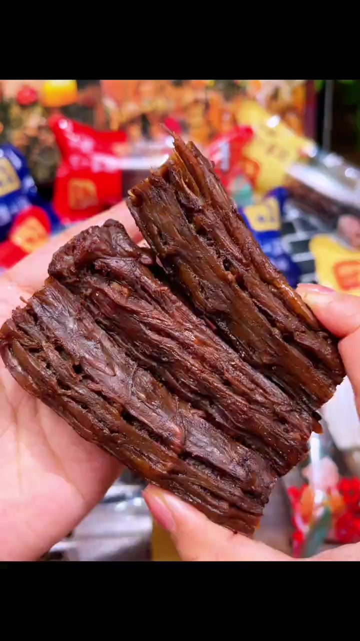 鸭脖我还是喜欢回味一梦家的!个大肉厚,肉质紧实丝丝入味,干香