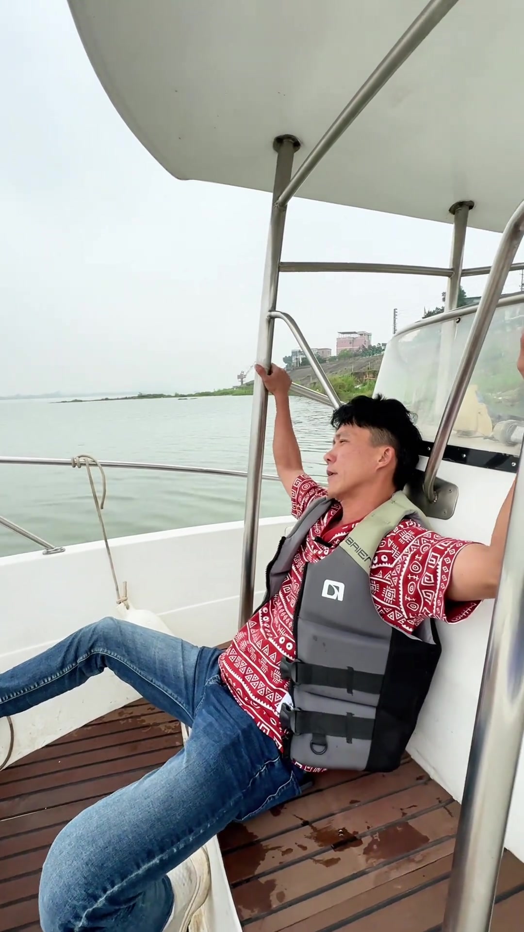 豪华游艇之旅,畅享海上风光