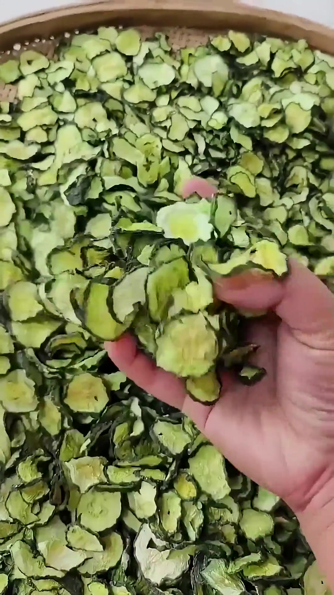 老妈晒翠绿色黄瓜干,二十斤黄瓜做小咸菜啦