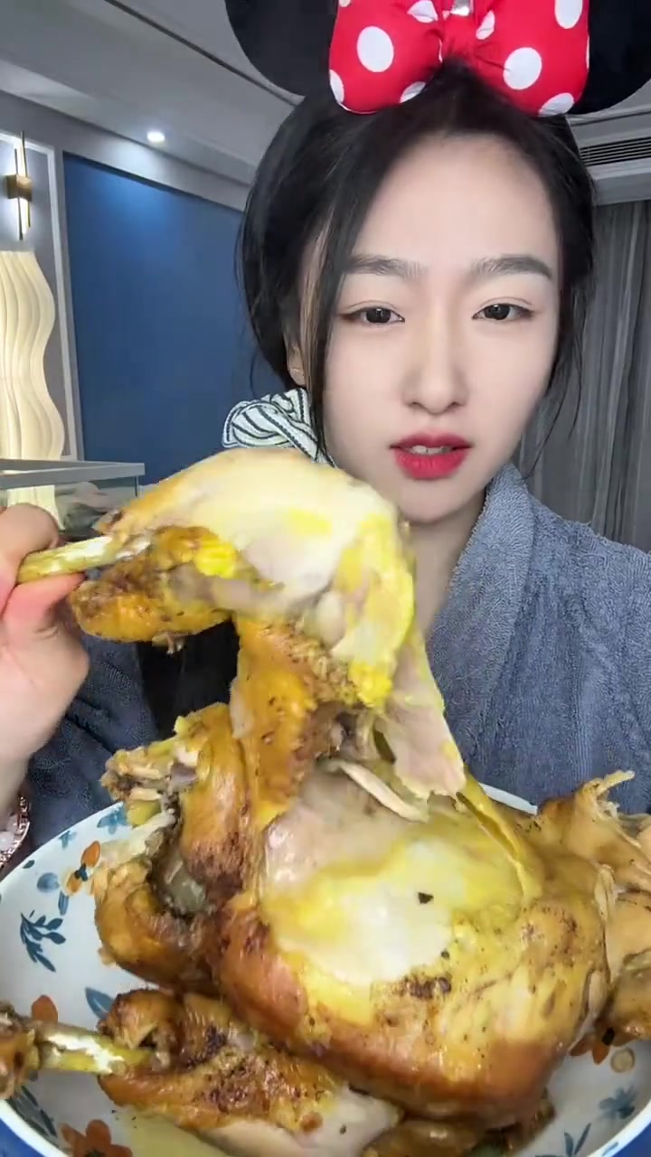 挑战用电饭煲自制窑鸡!现杀山黄鸡腌制教程来啦
