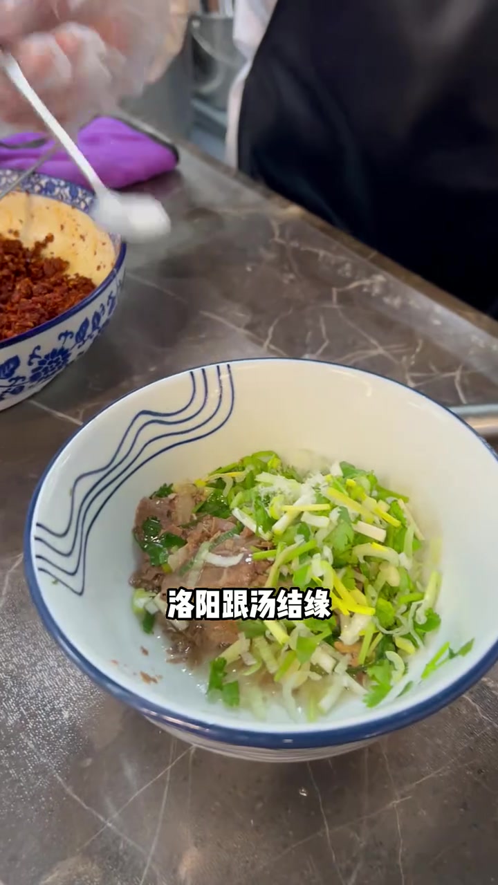 全国最爱喝汤的洛阳，牛肉汤6块很实在，河南农民耕耘让全国吃上白面馒头，最早叫中国的河南很土