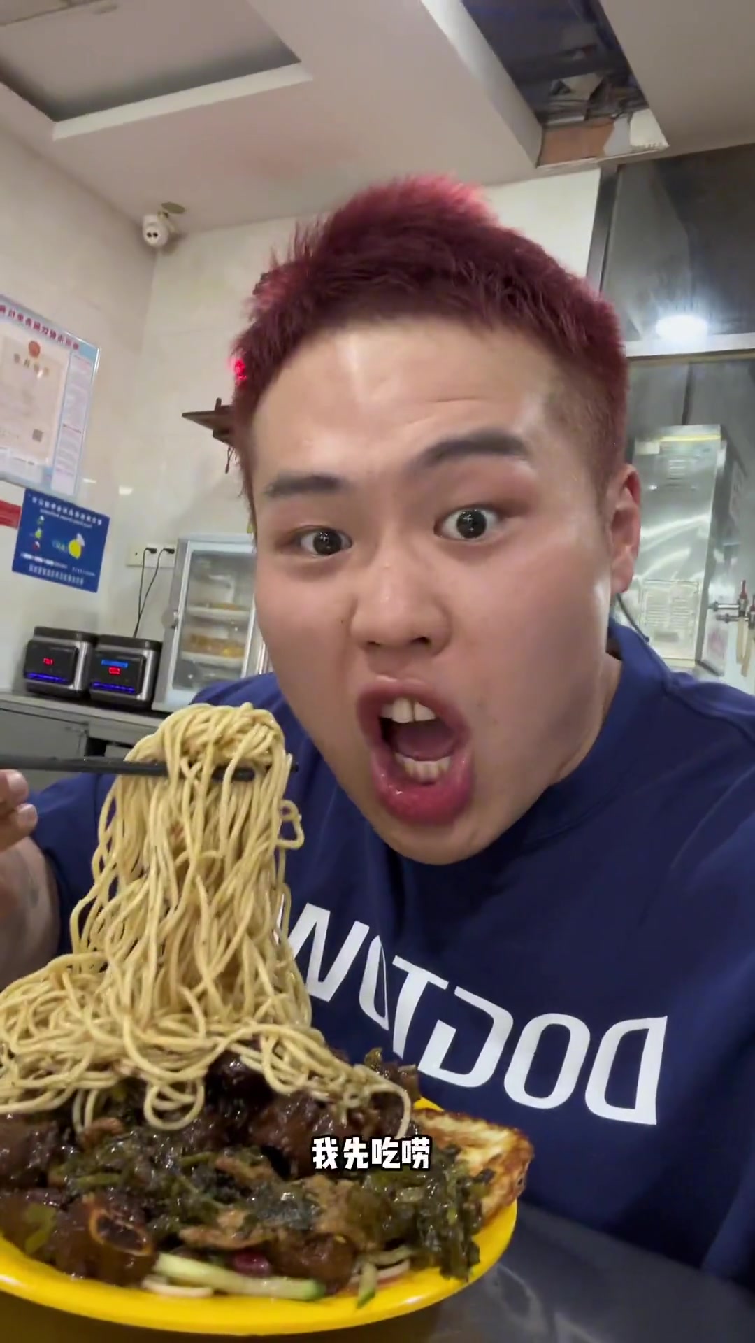 牛肉凉面+牛肉+小孩+雪菜肉丝+煎蛋+小笼包