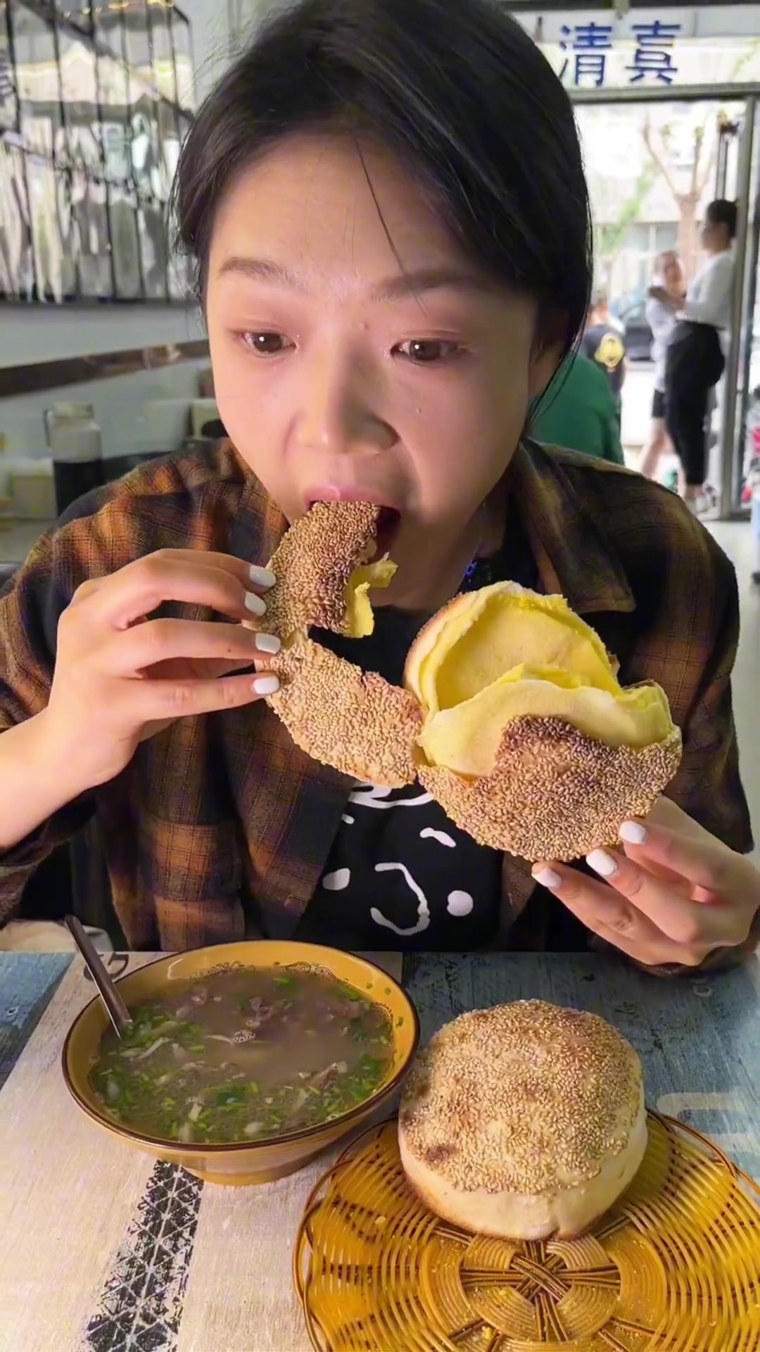 托朋友福,尝到别样吊炉烧饼和羊汤