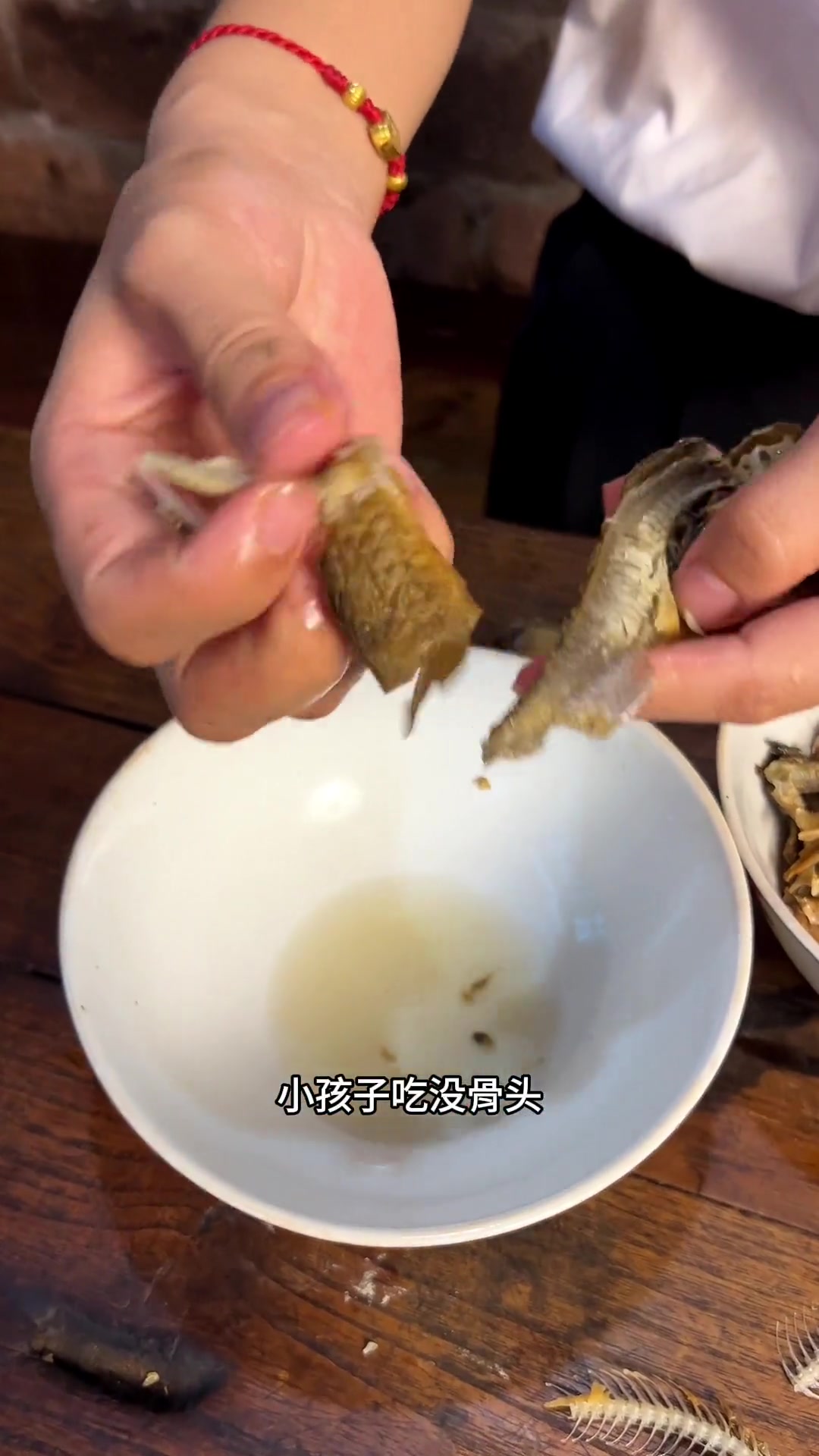 做不一样的菜干田鱼炒酸豆角给姐姐,帮父母分担农活
