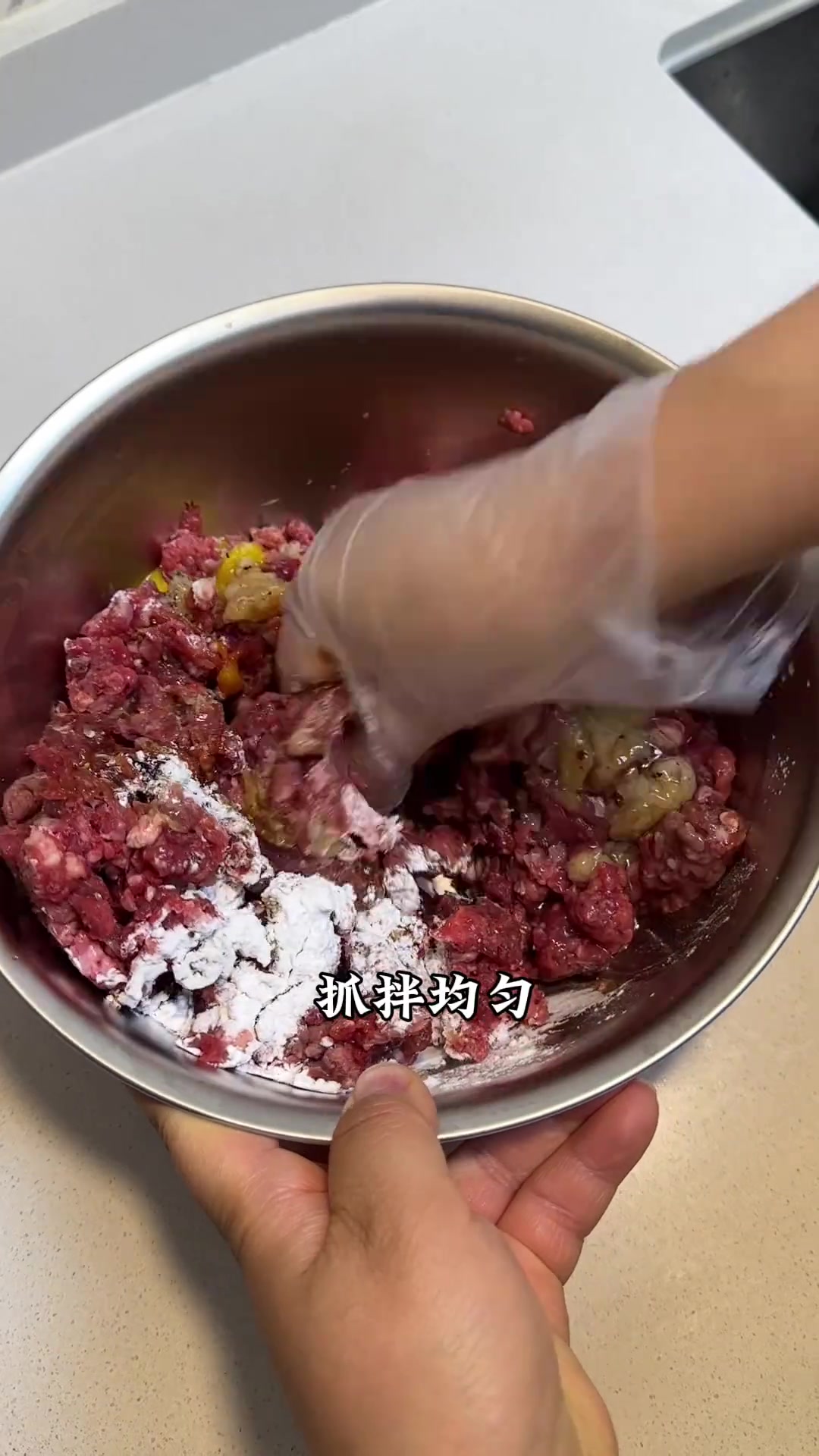 不用揉面机的汉堡胚牛肉饼教程来了，自己做的牛肉汉堡就是好吃