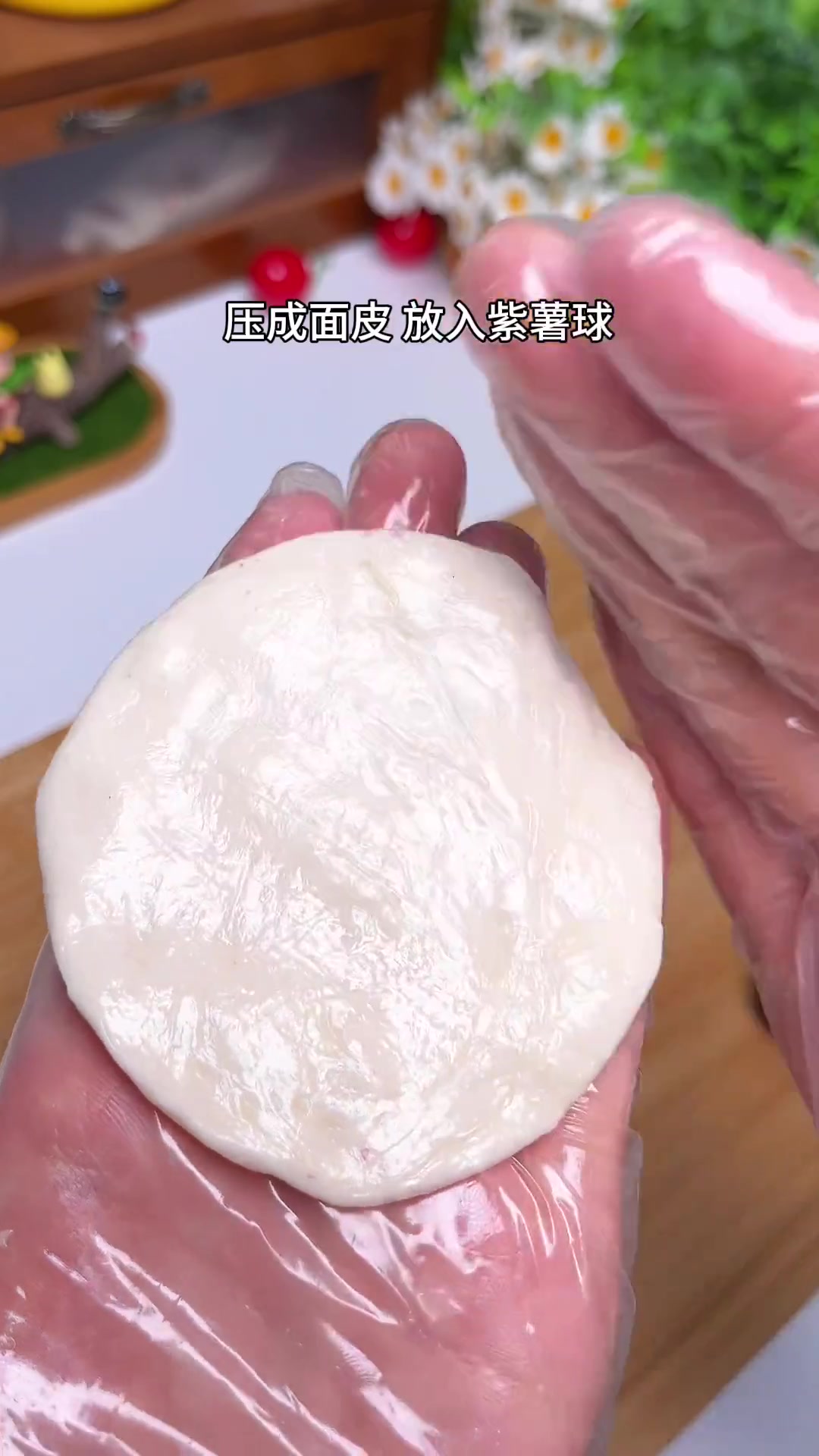 有手抓饼就能做好看好吃的紫薯桃花酥,外皮酥脆,香甜好吃