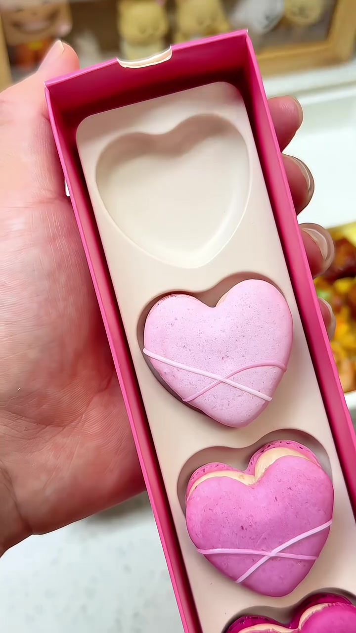 中国男人沉浸式给女友做爱心便当