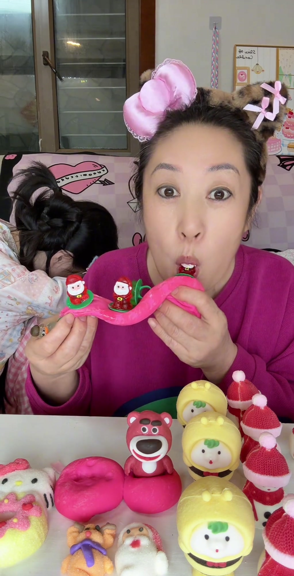 鸽子给我买的巧克力!我就自己吃!