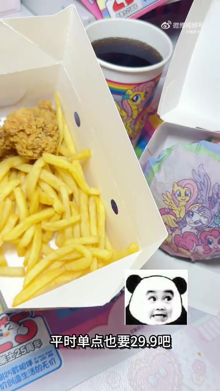 香酥鸡腿VS鸡腿冰淇淋泡芙,一口爆冰一口酥脆!这脑洞我服了～活动期间还有加1元得双份哦~吃