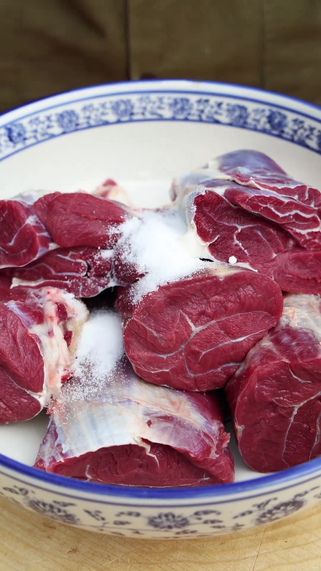 餐桌必备五香酱牛肉,酱香浓郁做法来啦!