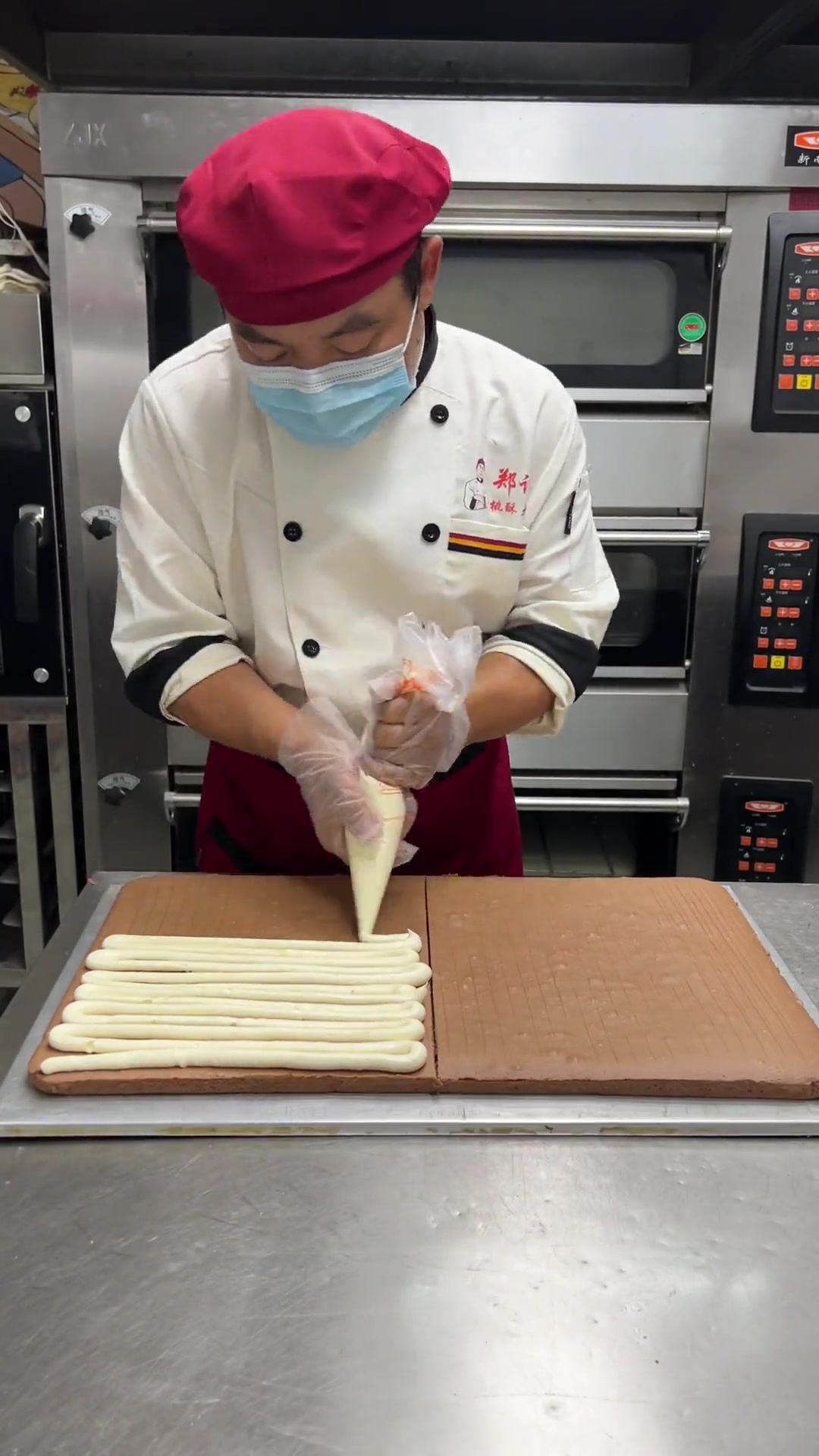 采用预拌粉制作的黑森林蛋糕制作教程,比较适合烘焙新手学习哟