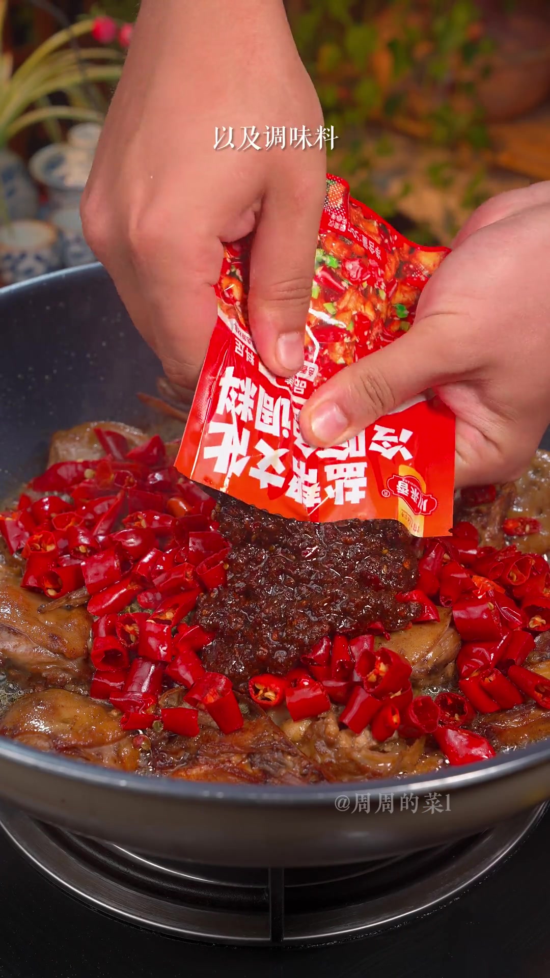 喜欢吃鸭头的朋友一定要试试这道冷吃鸭头,不仅做法简单成本低,关键是麻辣酥香,越吃越过瘾