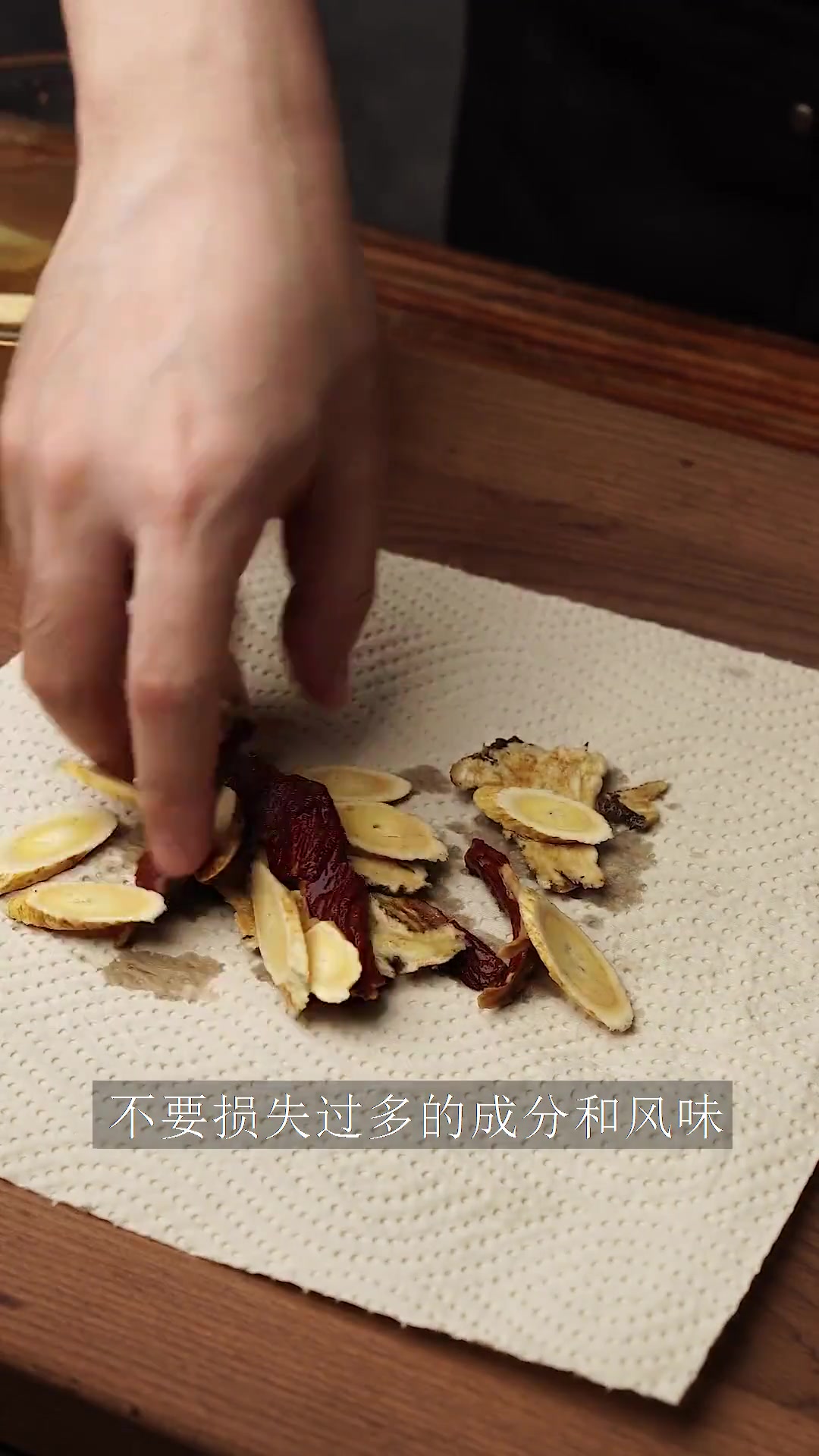 药膳排骨汤:美味又滋补,补气血神器!当归党参黄芪搭配排骨