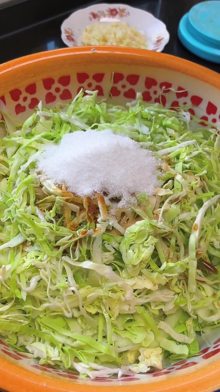 只需要二十分钟就能吃上酸辣脆爽的腌包菜巨好吃