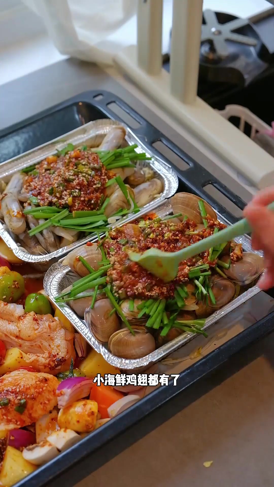 夏天的快乐,从花园里的一场烧烤局开始!不用去野外,在家也能轻松复刻烧烤摊!自己动手布置露台