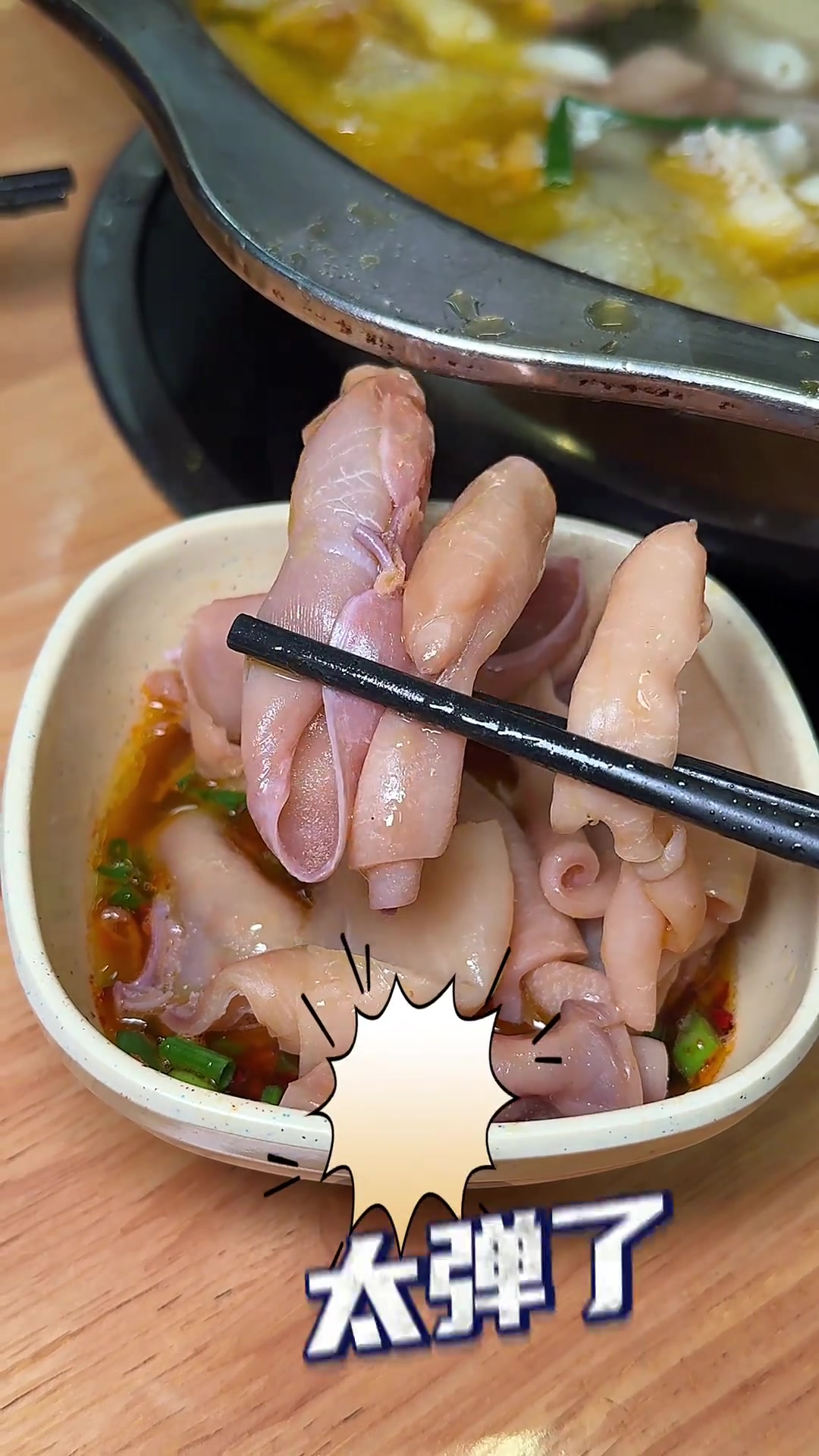 贵州《火锅篇》!清汤火锅中的又一封神之锅!鸡的精华全在锅里,再配上顶中顶的鱿鱼品质!太绝了