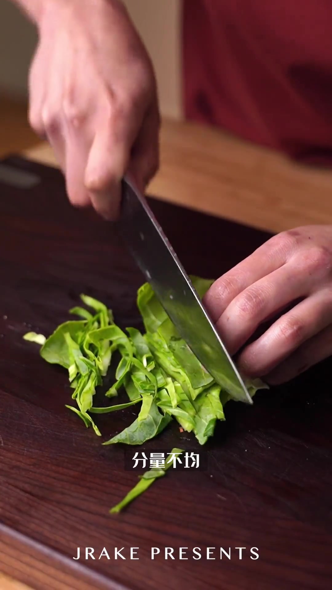 春日慢料理,听一道菜|奶油三文鱼饭|Jrake|1. 三文鱼用橄榄油、黑胡椒、盐腌制20分