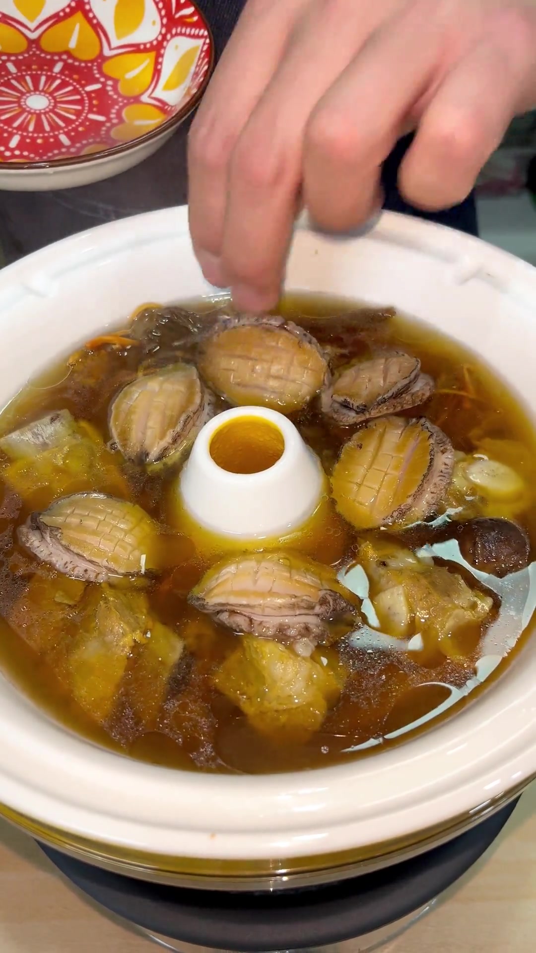 今天有点香,排骨鲍鱼菌汤,汆锅底,这么做又简单又好吃