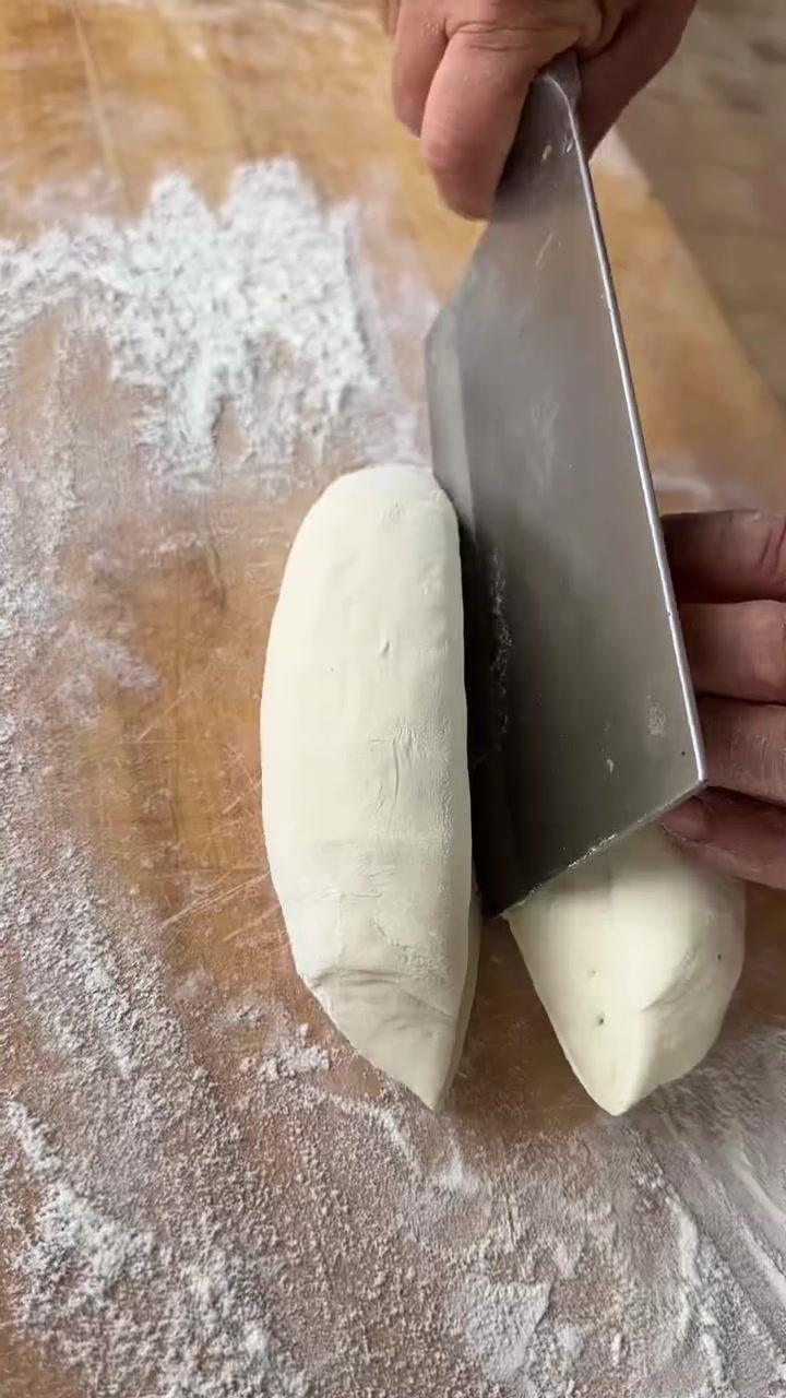 掐了点拉拉秧尝试了一下拉拉秧包饺子,你们吃过拉拉秧包的饺子吗