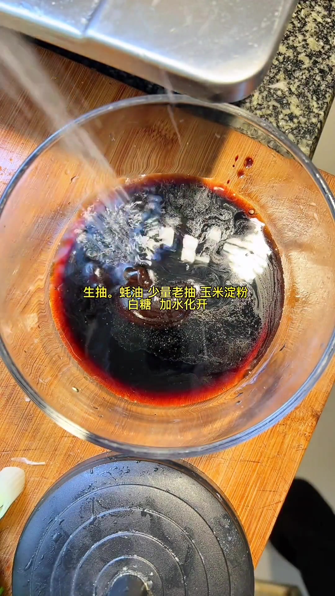 昨天买芹菜,今做芹菜炒肉丝和鱼香肉末茄子配饭超赞