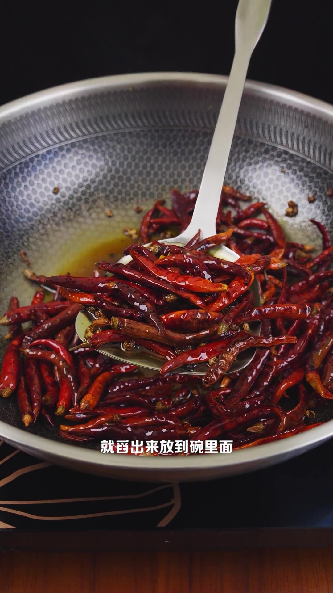 夏天美食,胡辣子鸡脚,越啃越香