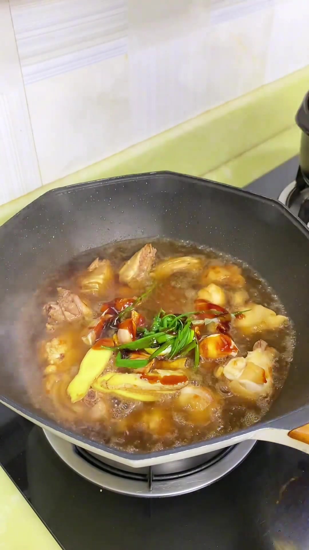 一分钟教你在家做出好吃到舔手指的可乐鸡，做法简单，让你看完眼会手也会