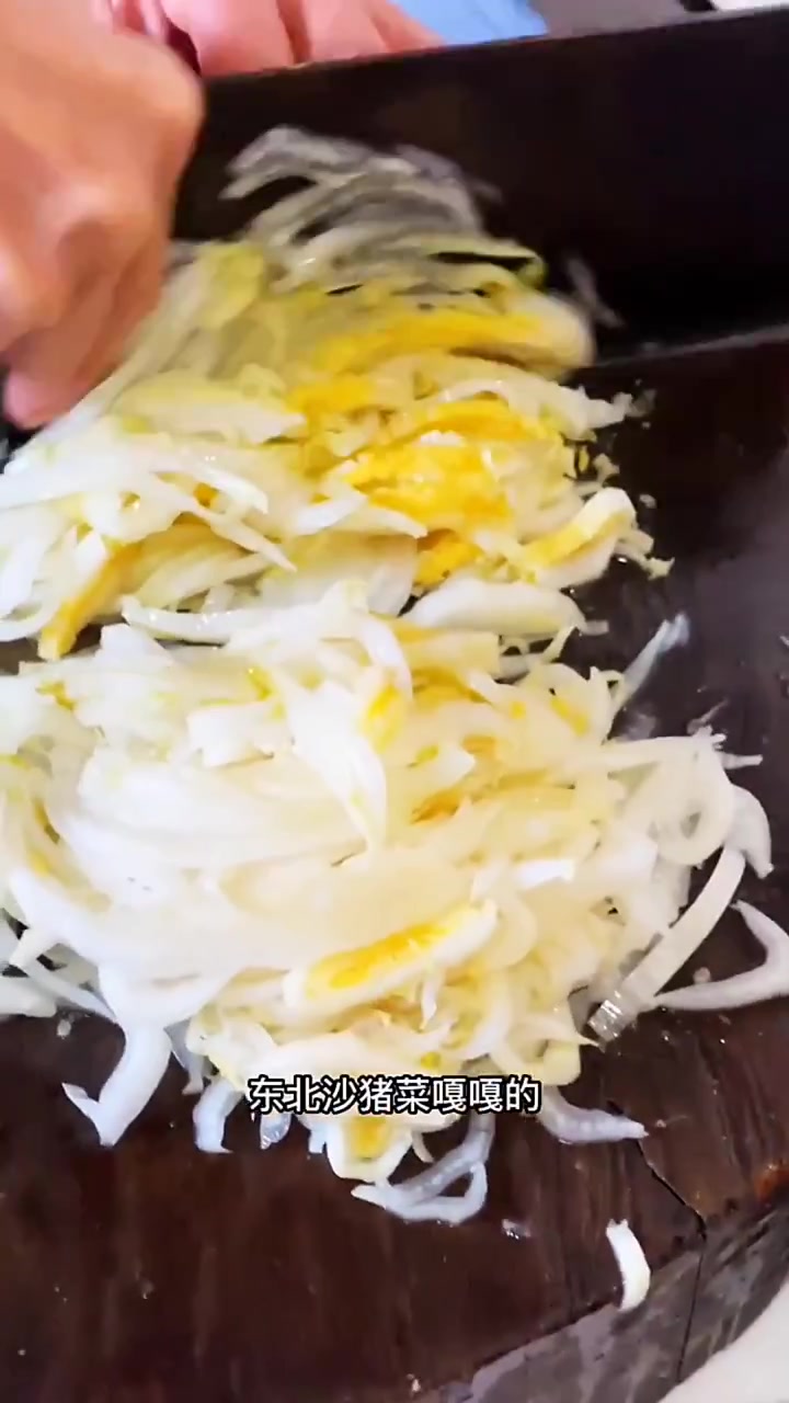 东北农村黏猪烩菜,大猪酸菜血肠一锅炖超香