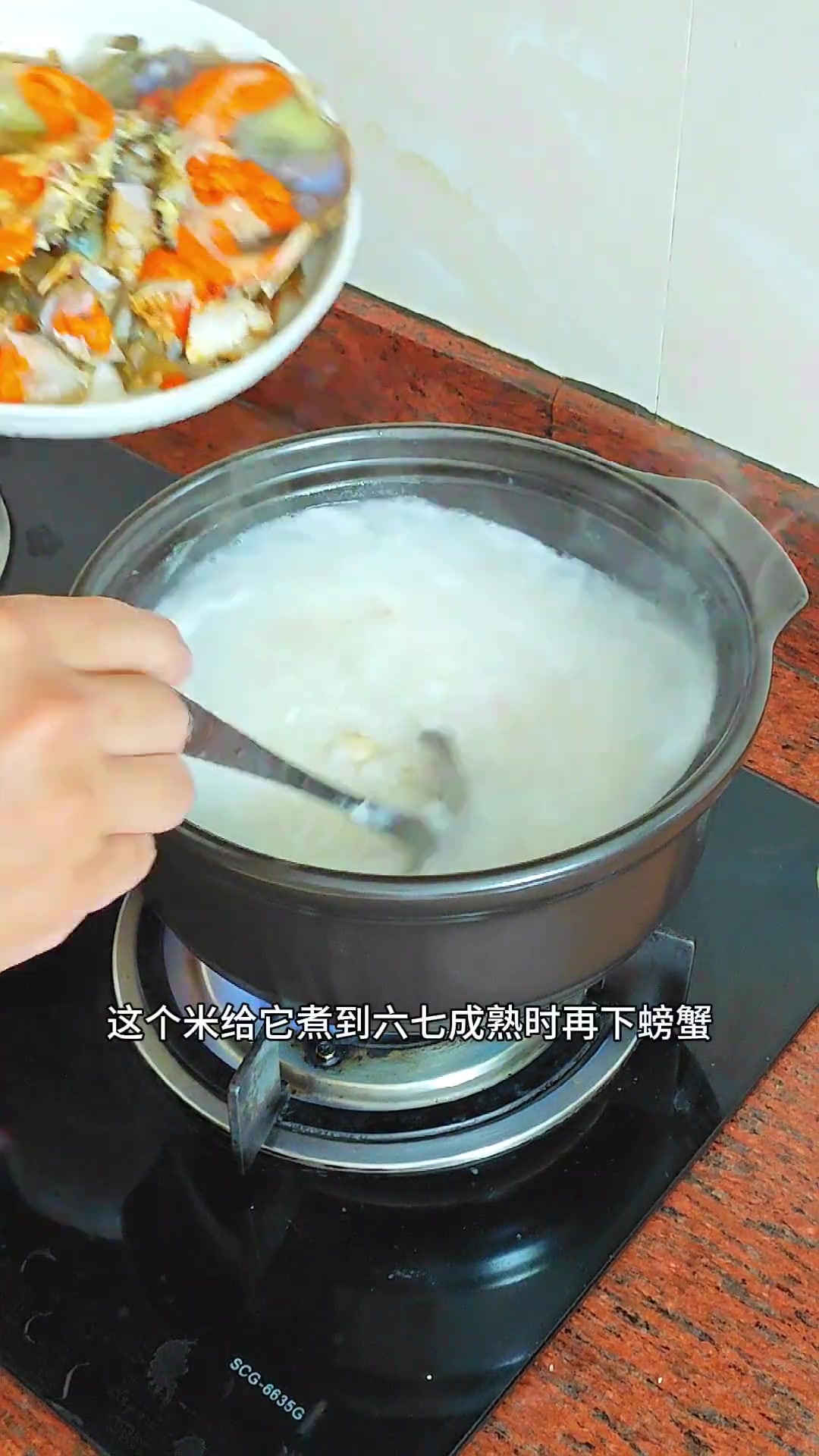 潮汕砂锅粥，最经典的当属虾蟹粥，鲜甜味美