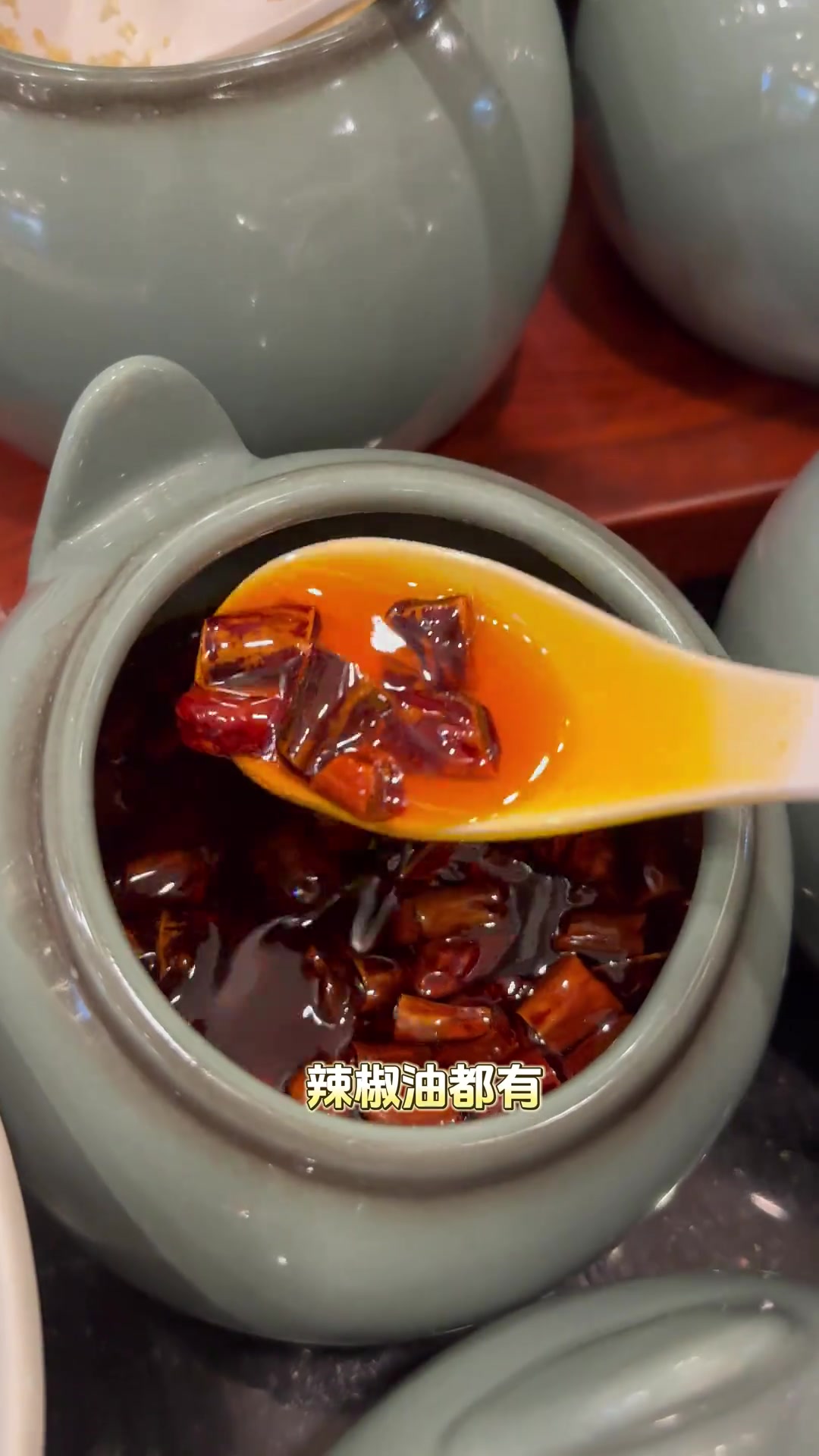 自助烤鸭三文鱼刺身畅吃还有精致小火锅香辣蟹大肘子而且还是在天坛饭店里面吃环境杠杠的