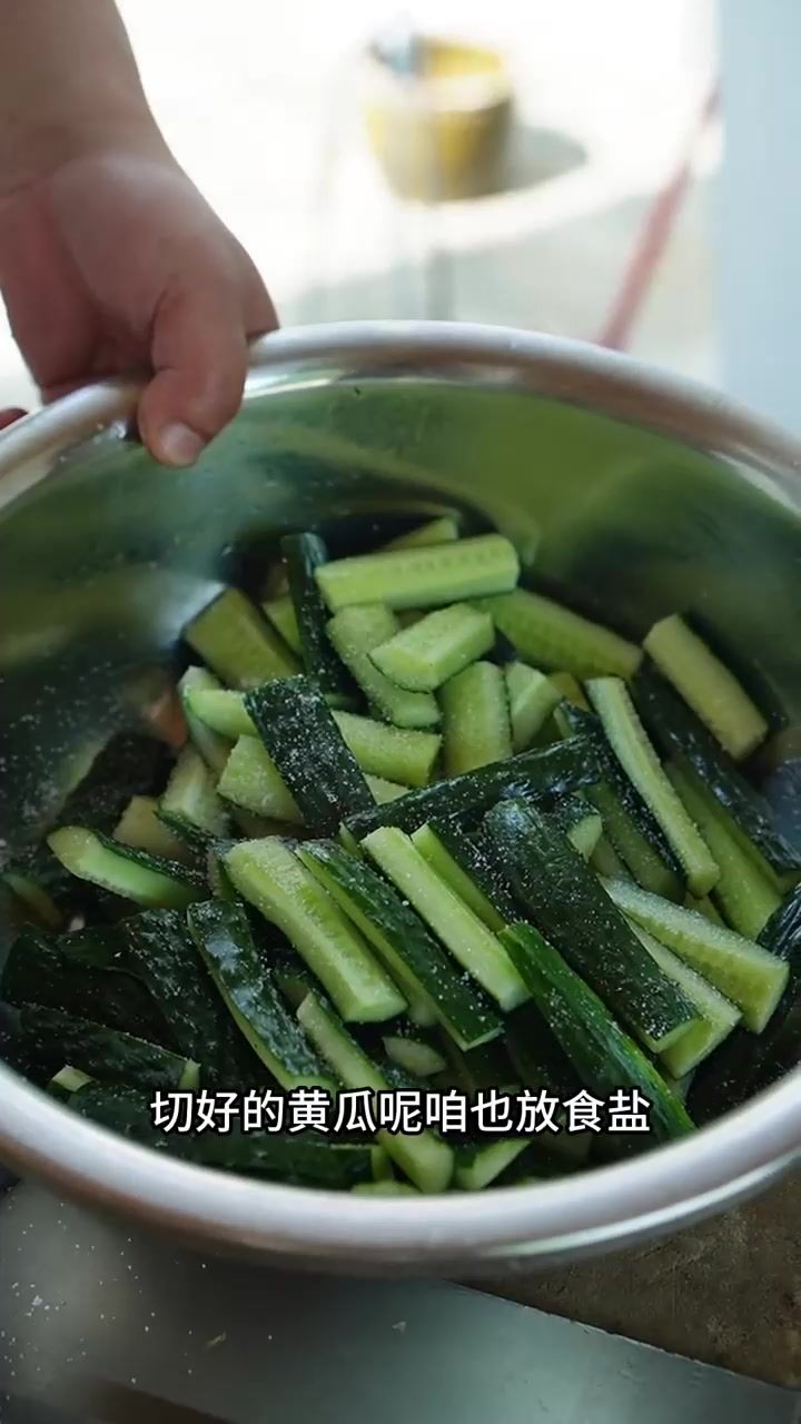 徐州人夏天逃不过的一道小凉菜,腌黄瓜条
