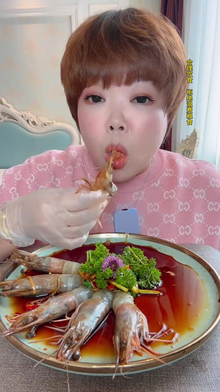 哈喽姐妹们!今日东方虾头虾脖专场,软皮虾脖哦