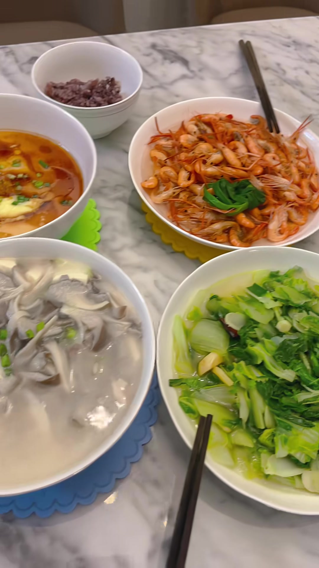 清炒毛白菜,盐水浸泡平菇,家常炖鹅蛋的详细步骤