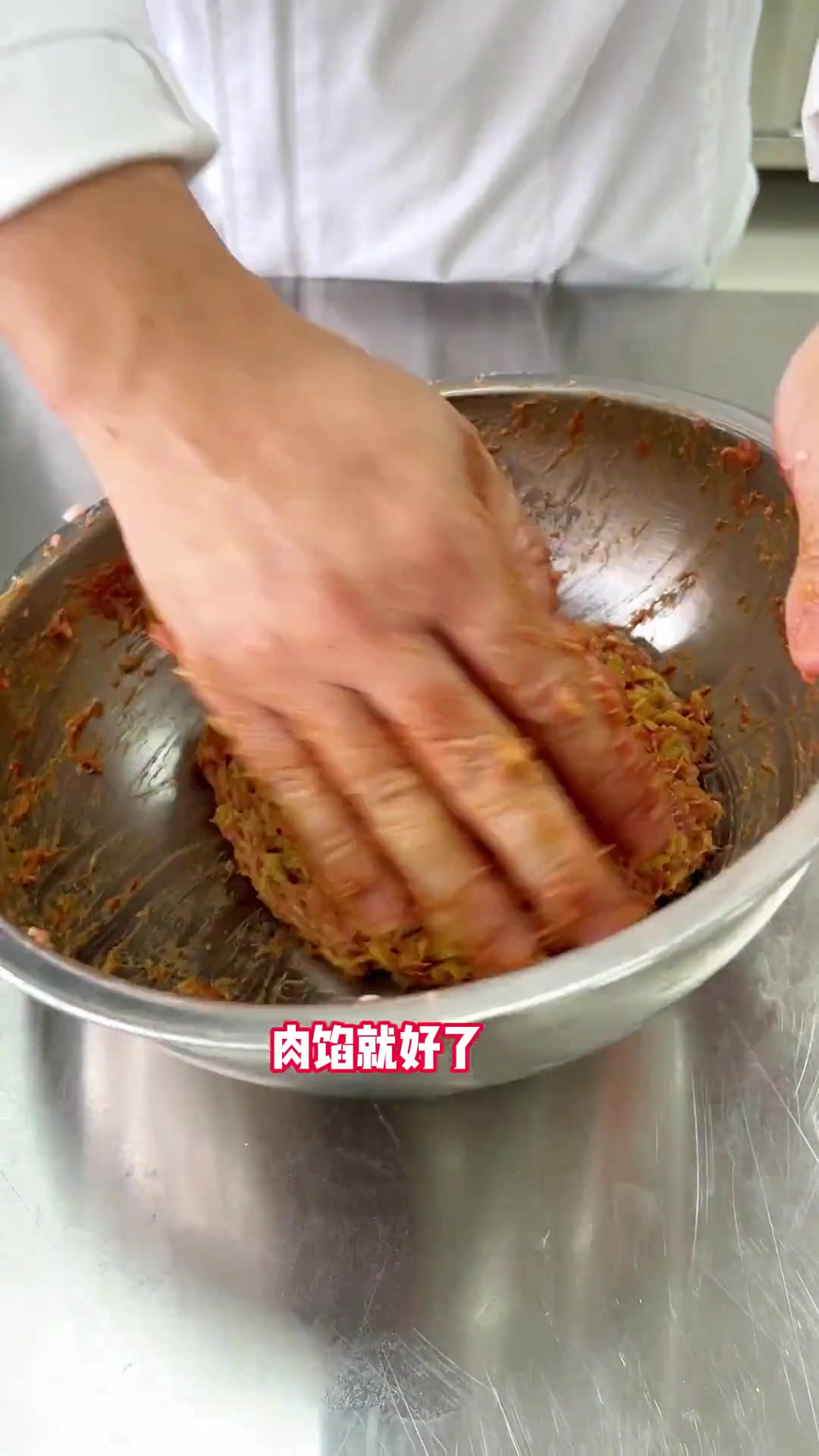 榨菜鲜肉月饼详细教程来了,外皮是塌塌酥,肉馅软嫩多汁,学会了,不用再去排队买了!
