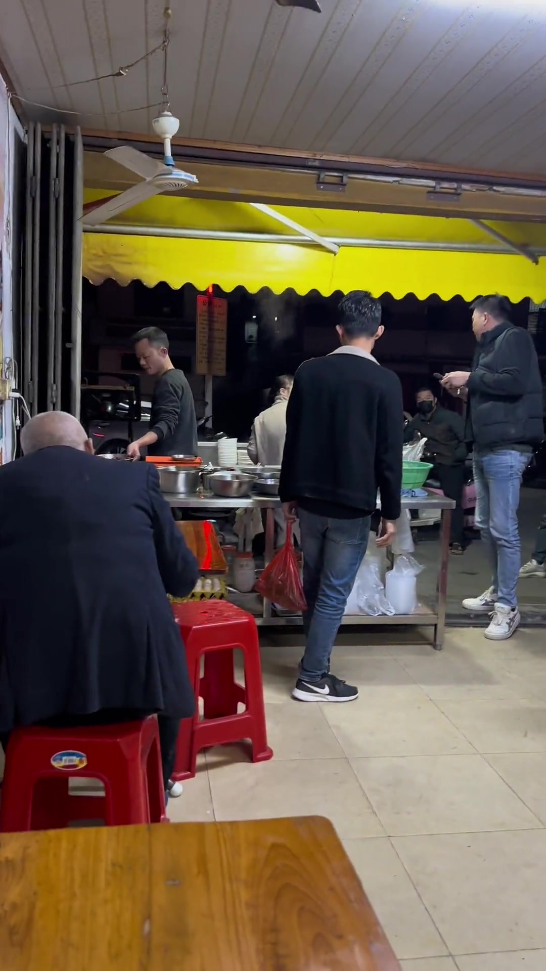 康之后吃得最香的一顿，食材新鲜，鳝鱼面真实攀