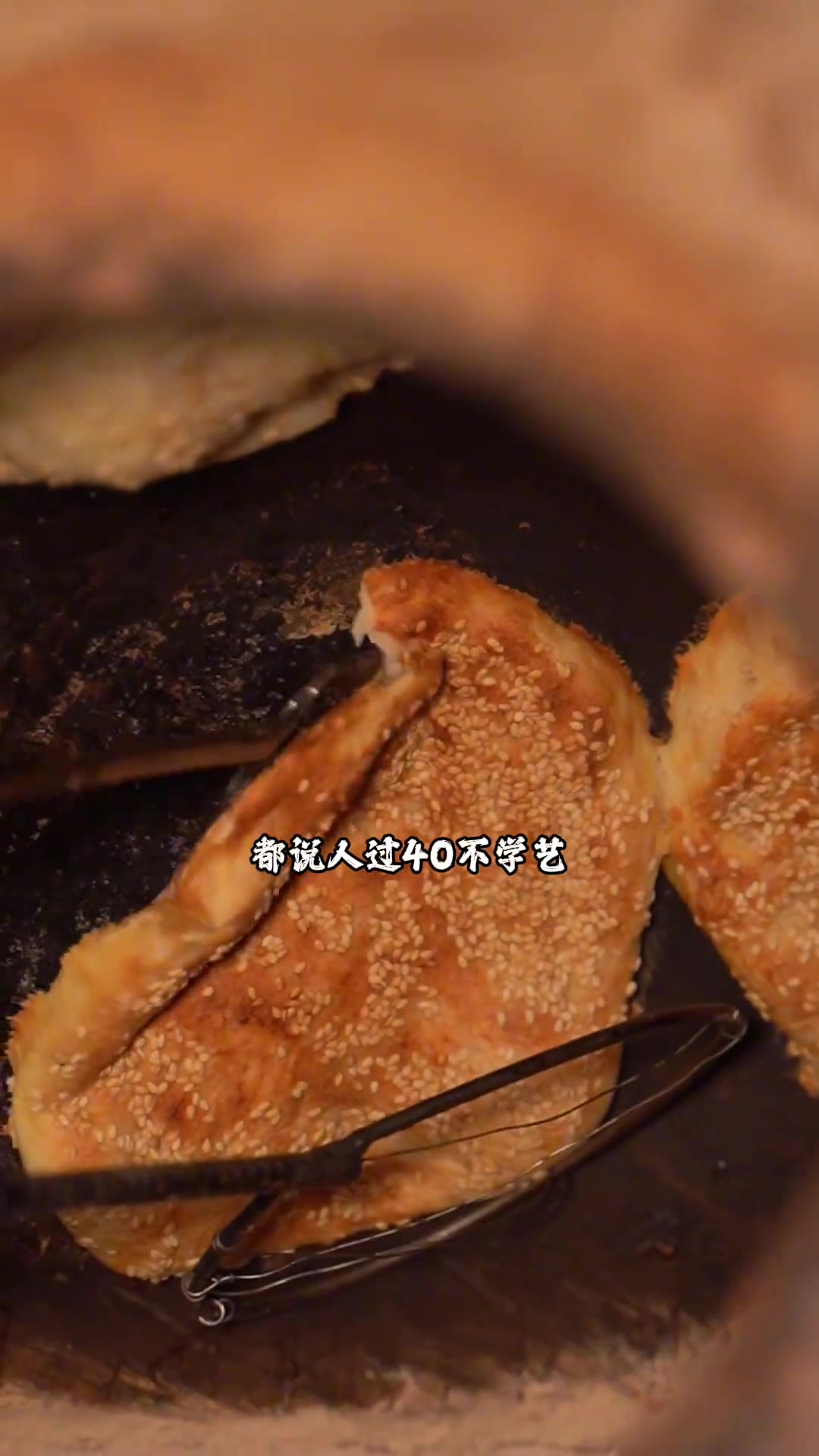 每天骑三轮从县东来武陟卖高炉烧饼的60岁老两口