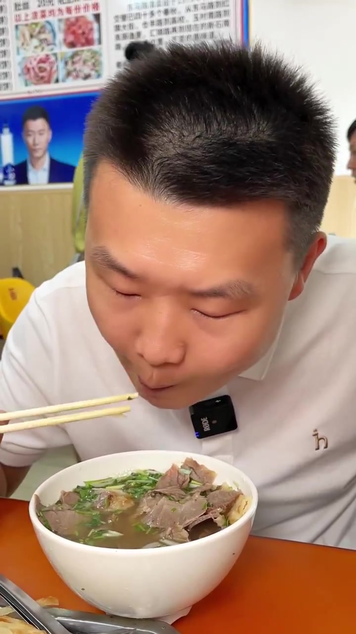 太火了!石家庄40年牛肉罩饼,每天人超多,乌拉拉还来打过卡,现在搬到了这里!最后的杂拌汤,