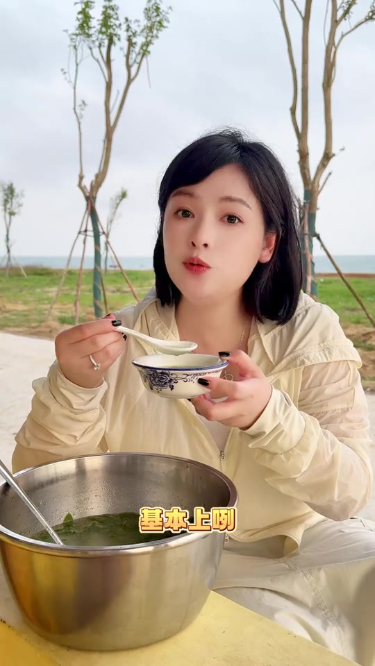 跟住香香学煲汤，湛江家家户户都会煮的薄荷鸡汤，适合刚生完小孩的孕妈